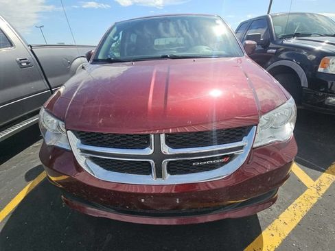 Used 2019 Dodge Grand Caravan SXT FWD image 2