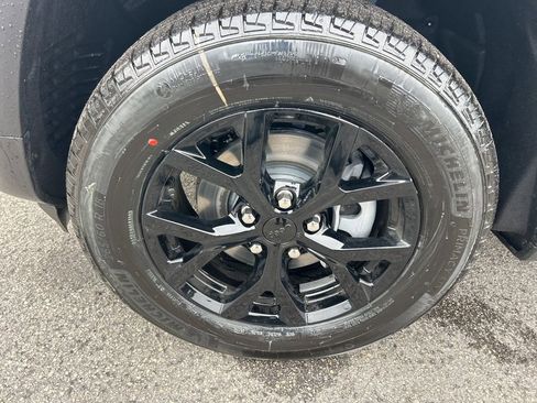 New 2026 Jeep Grand Cherokee Laredo image 18