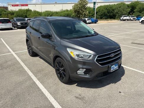 Used 2018 Ford Escape SE w/ SE Sport Appearance Package FWD image 7