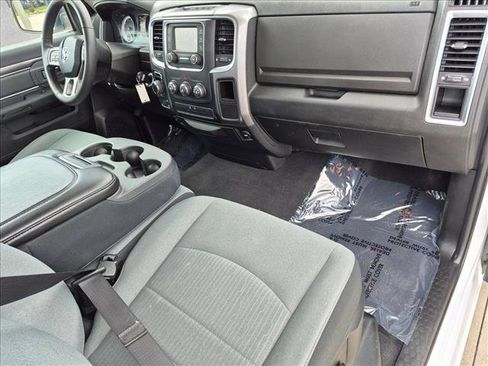 Used 2022 RAM 1500 Classic SLT AWD/4WD image 19