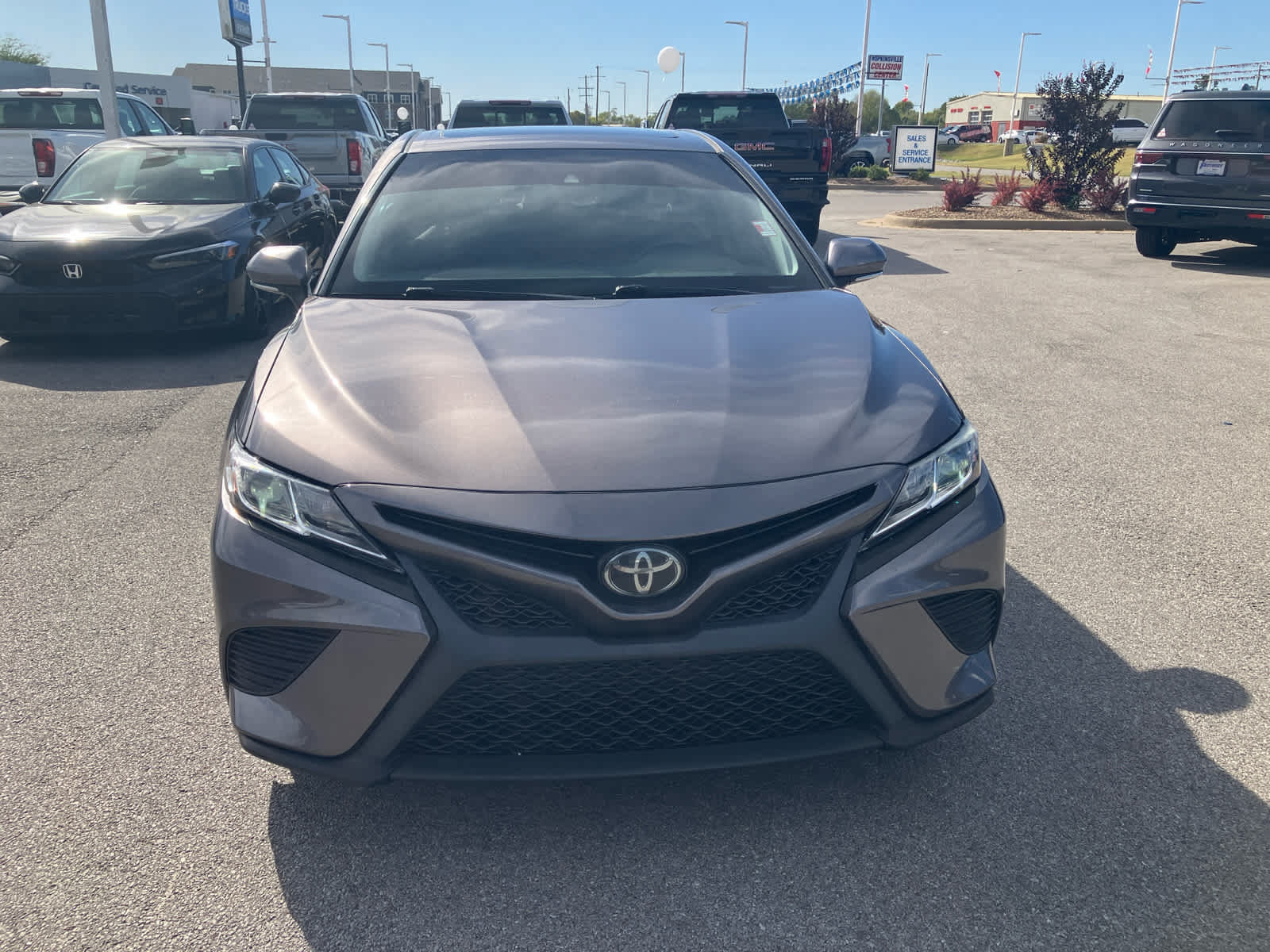 Used 2020 Toyota Camry SE w/ Convenience Package FWD image 2