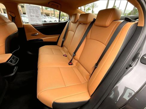 Certified 2024 Lexus ES 300h w/ Premium Package image 18