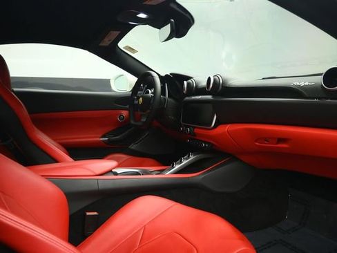 Used 2020 Ferrari Portofino RWD image 33