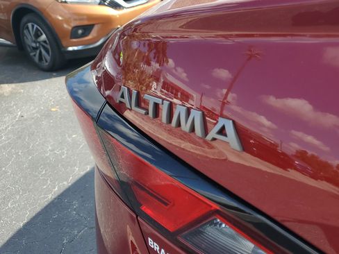 Certified 2025 Nissan Altima 2.5 SR image 8