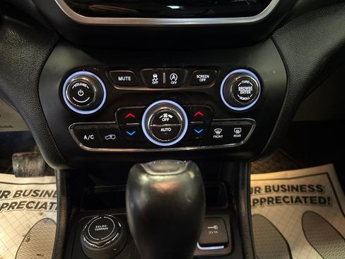 Used 2019 Jeep Cherokee Limited image 19