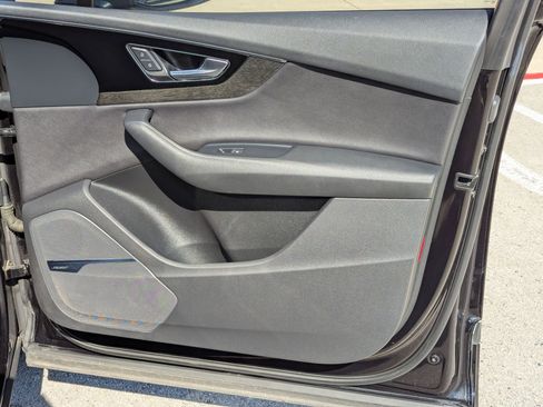 Used 2017 Audi Q7 3.0T Prestige w/ Prestige Package image 45