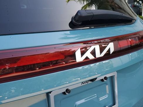 Used 2025 Kia Seltos EX FWD image 7