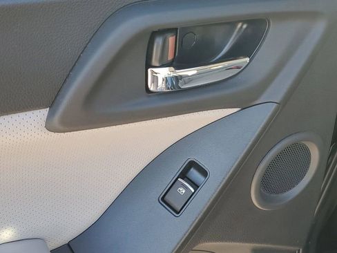 Used 2018 Subaru Forester 2.5i Limited image 43