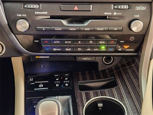 Used 2022 Lexus RX 350L Luxury image 19