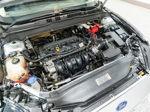 Used 2018 Ford Fusion SE FWD image 30
