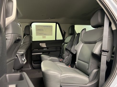 New 2026 Ford Expedition Active image 30