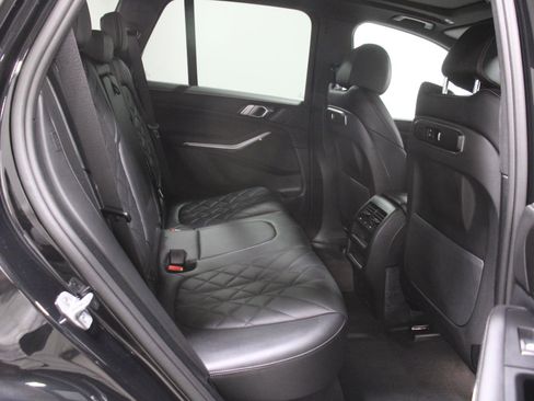 Used 2025 BMW X5 xDrive40i w/ Parking Assistance Package image 17