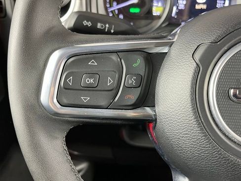 Used 2025 Jeep Wrangler Unlimited Sahara image 13