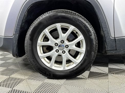 Used 2017 Jeep Cherokee Latitude w/ Safety/Convenience Group image 29