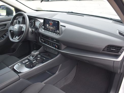 Used 2026 Nissan Rogue S FWD image 59