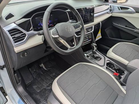 New 2026 Volkswagen Taos SE FWD image 3