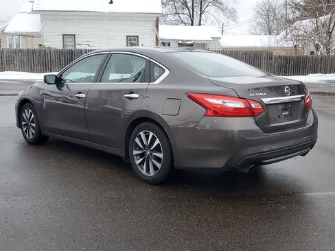 Used 2017 Nissan Altima 2.5 SV image 4