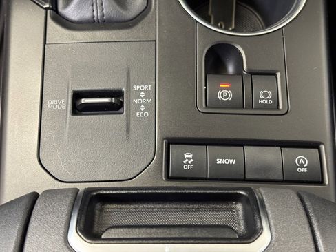 Used 2020 Toyota Highlander XLE image 36