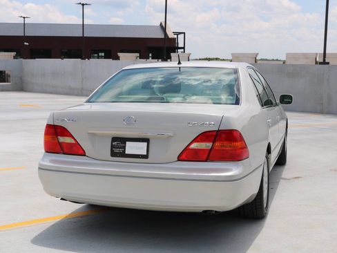 Used 2001 Lexus LS 430 RWD image 48