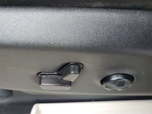 Used 2021 Chrysler Pacifica Touring w/ Uconnect Theater Family Group image 19