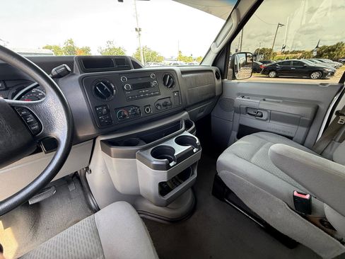 Used 2011 Ford E-150 and Econoline 150 E-150 XL image 16