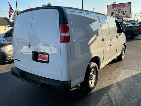 Used 2021 Chevrolet Express 3500 w/ Driver Convenience Package image 4