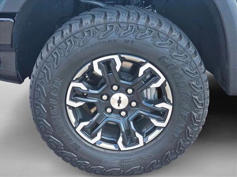 Used 2025 Chevrolet Silverado 1500 ZR2 image 24