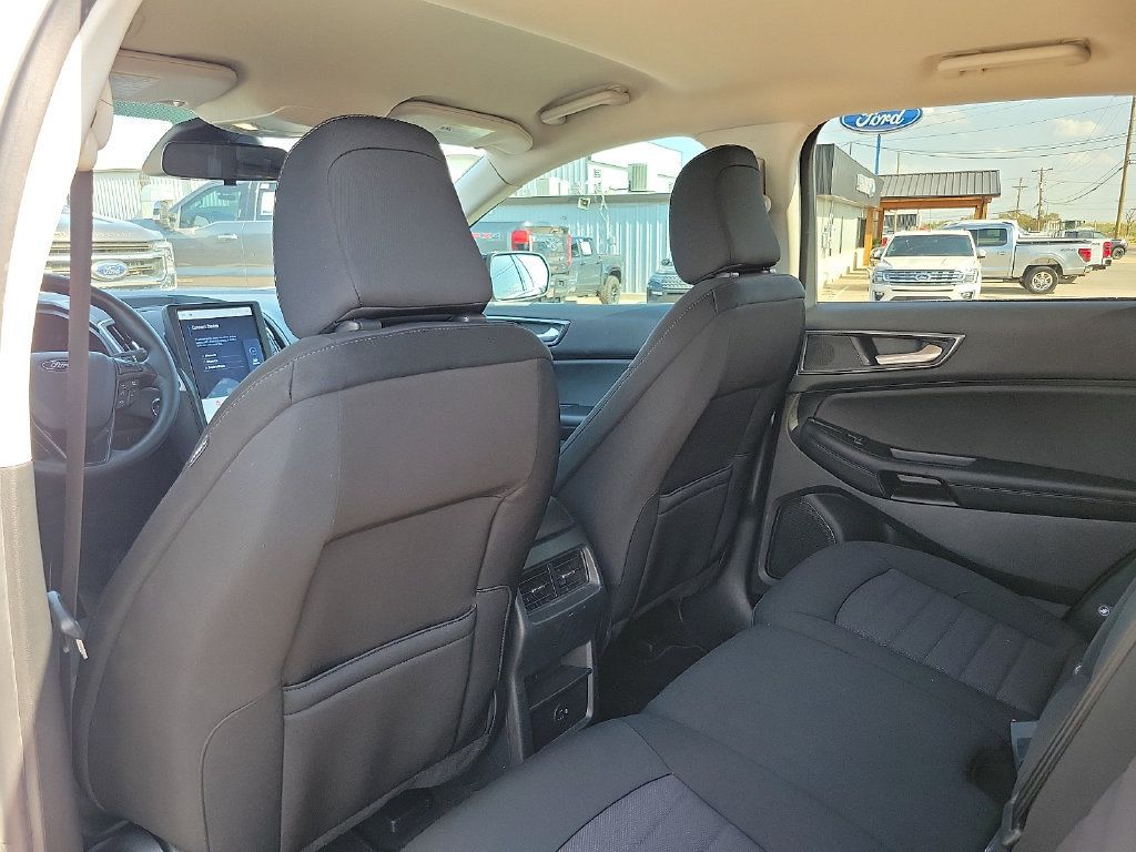 Used 2022 Ford Edge SE w/ Black Appearance Package AWD/4WD image 16