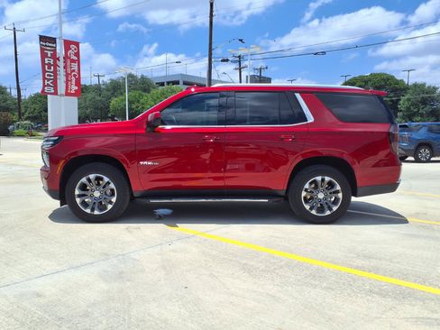 Used 2025 Chevrolet Tahoe LS RWD image 8