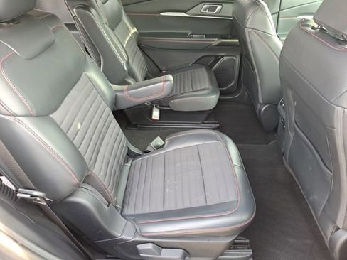 Used 2025 Ford Explorer ST-Line image 27