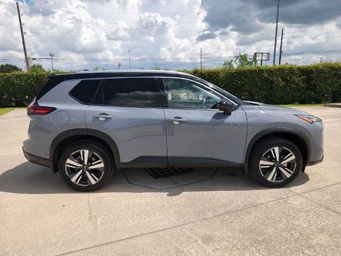 Certified 2025 Nissan Rogue SL AWD/4WD image 4