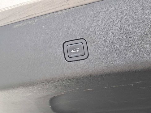 Used 2018 Chevrolet Traverse LT image 28