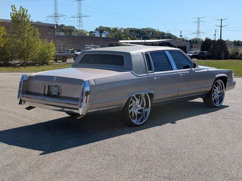 Used 1990 Cadillac Brougham image 3