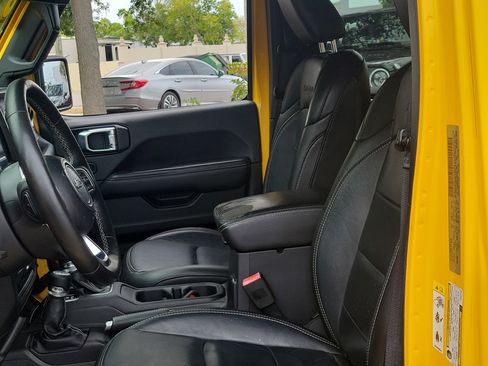 Used 2018 Jeep Wrangler Unlimited Sahara AWD/4WD image 22