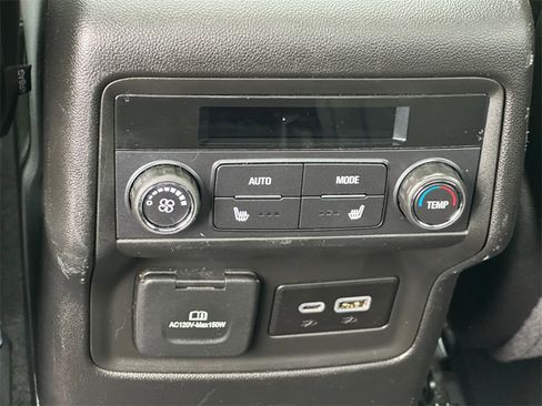 Used 2023 GMC Acadia SLT w/ Preferred Package image 29