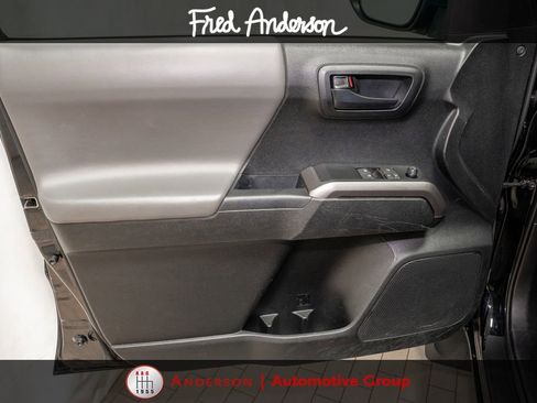 Used 2021 Toyota Tacoma SR5 w/ SR5 Appearance Package (SM) AWD/4WD image 9