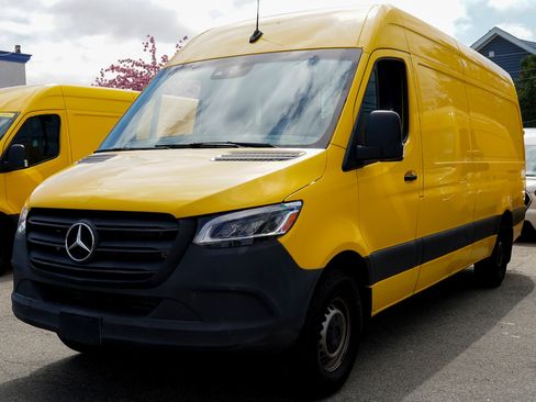 Used 2021 Mercedes-Benz Sprinter 2500 image 1