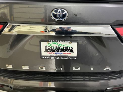 Used 2023 Toyota Sequoia Limited image 47