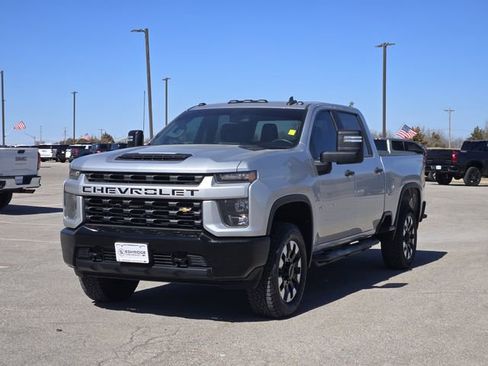 Used 2020 Chevrolet Silverado 2500 Custom w/ Custom Value Package image 3