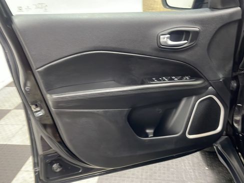 Used 2019 Jeep Compass Latitude AWD/4WD image 10