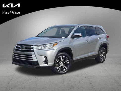 Used 2019 Toyota Highlander LE image 1