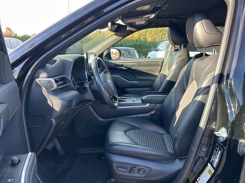 Used 2021 Toyota Highlander XSE image 15