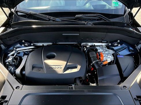 Used 2022 Volvo XC90 T8 R-Design w/ Advanced Package image 10