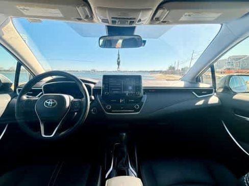 Used 2020 Toyota Corolla XLE image 8