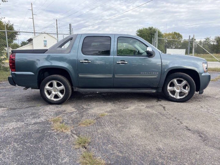 Used 2010 Chevrolet Avalanche LT w/ Regional Value Package AWD/4WD image 5