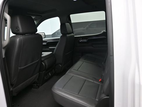 Used 2024 GMC Sierra 1500 SLT image 13