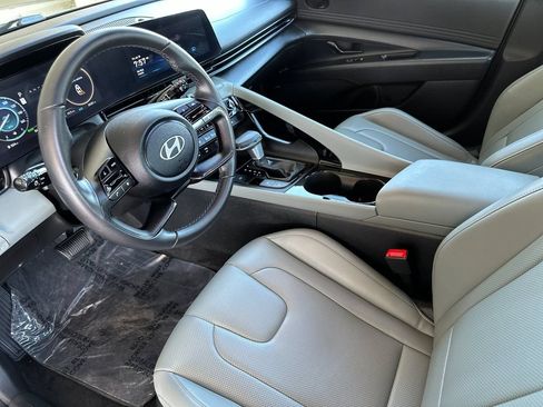 Used 2025 Hyundai Elantra Limited FWD image 9