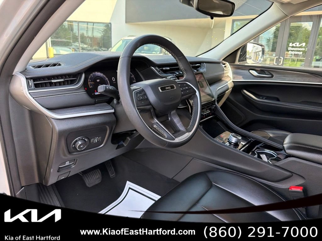 Used 2023 Jeep Grand Cherokee Limited AWD/4WD image 29