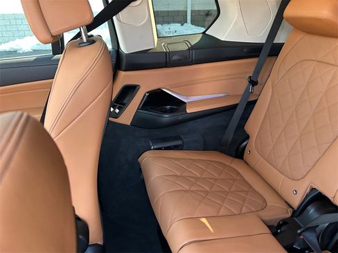 Used 2023 BMW X7 xDrive40i w/ Premium Package image 16