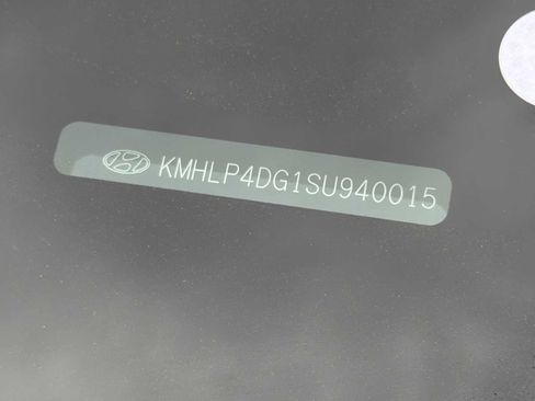 Certified 2025 Hyundai Elantra Limited image 38